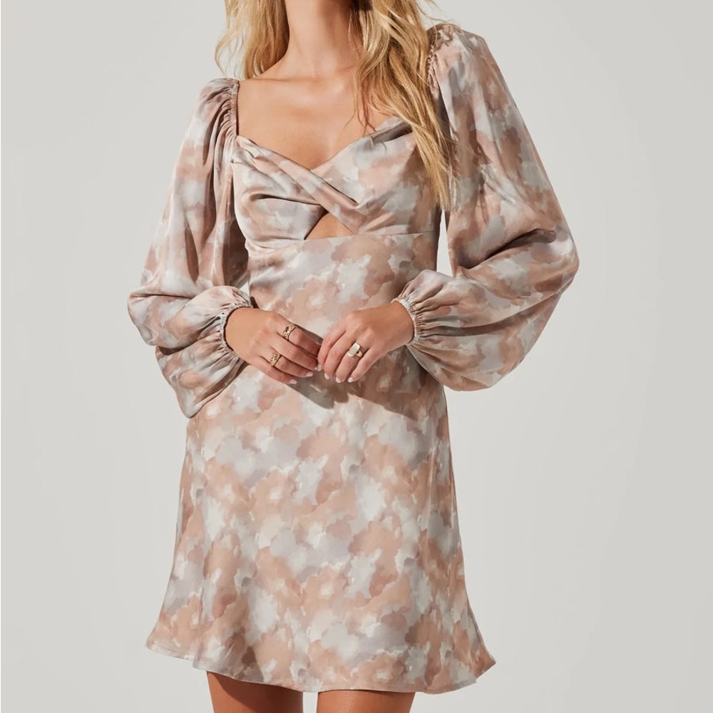 ASTR the label multicolor dress with long sleeves